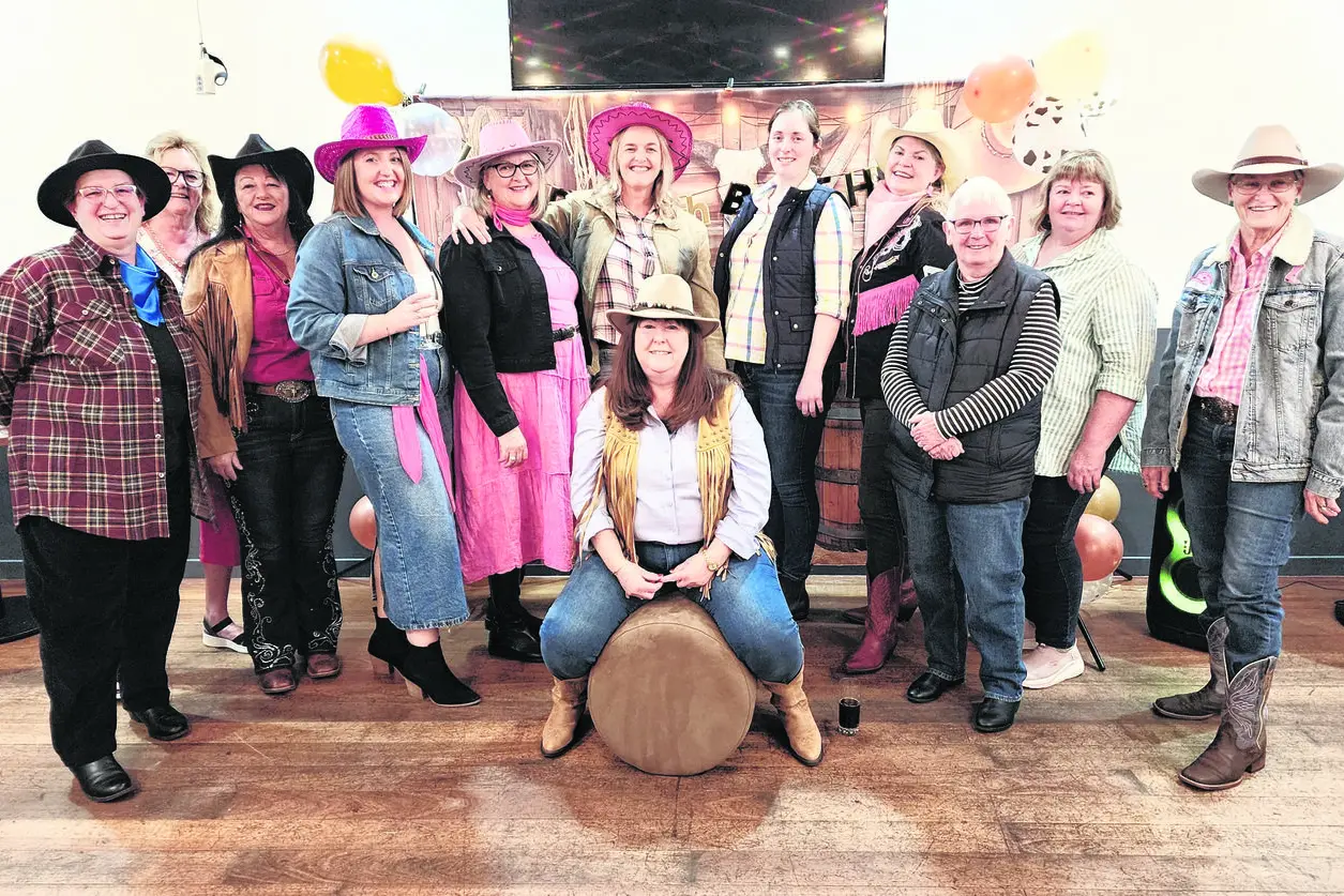 Robyn with Dubbo Base Hospital nurse friends and workmates