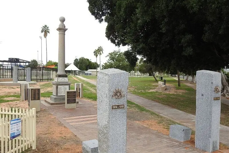 New home for World War II 25-pounder gun at Bourke War Memorial. Photo: Creative Commons.\\n
