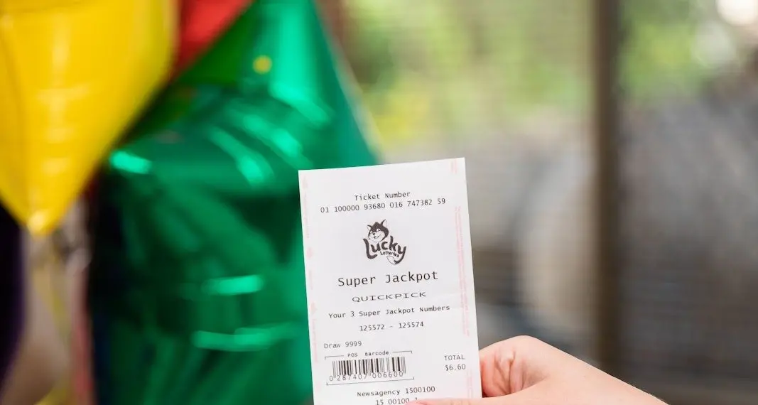 Fridge magnet fortune: Dubbo couple claims forgotten $100,000 lottery win