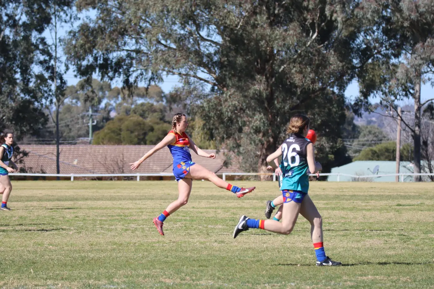 Bec Wilde kicks on the run. Photos: Nicholas Vella