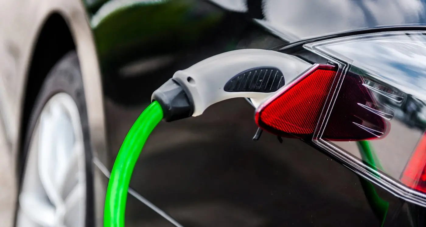 Electric cars pull up short in road test of range claim