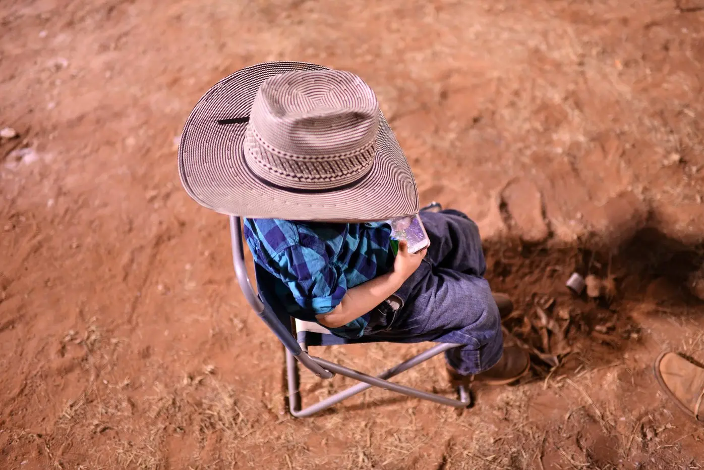 Telcos hope rural users will be better connected with the rollout of satellite to mobile services. Photo: AAP/Dan Peled