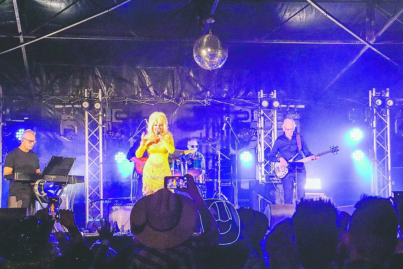 World famous Dolly Parton impersonator from the UK, Kelly O\\u2019Brien, headlined the 2023 festival entertainment. Photo: Narromine Star.