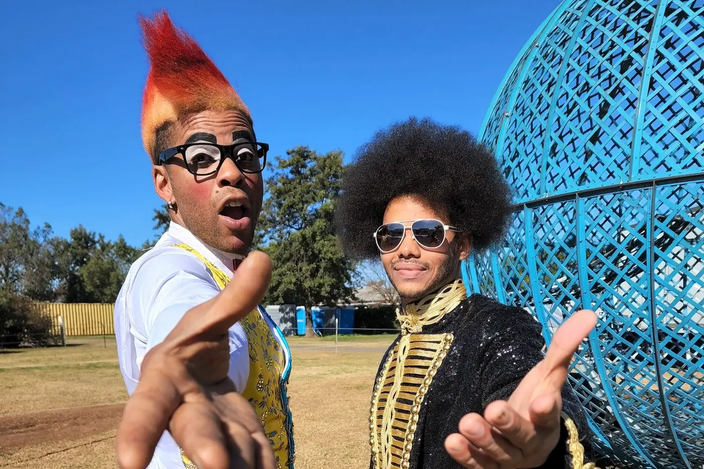 Circus clown Walison Muh and contortionist Jonathan Mendez. Photo: Dubbo Photo News/Ken Smith.
