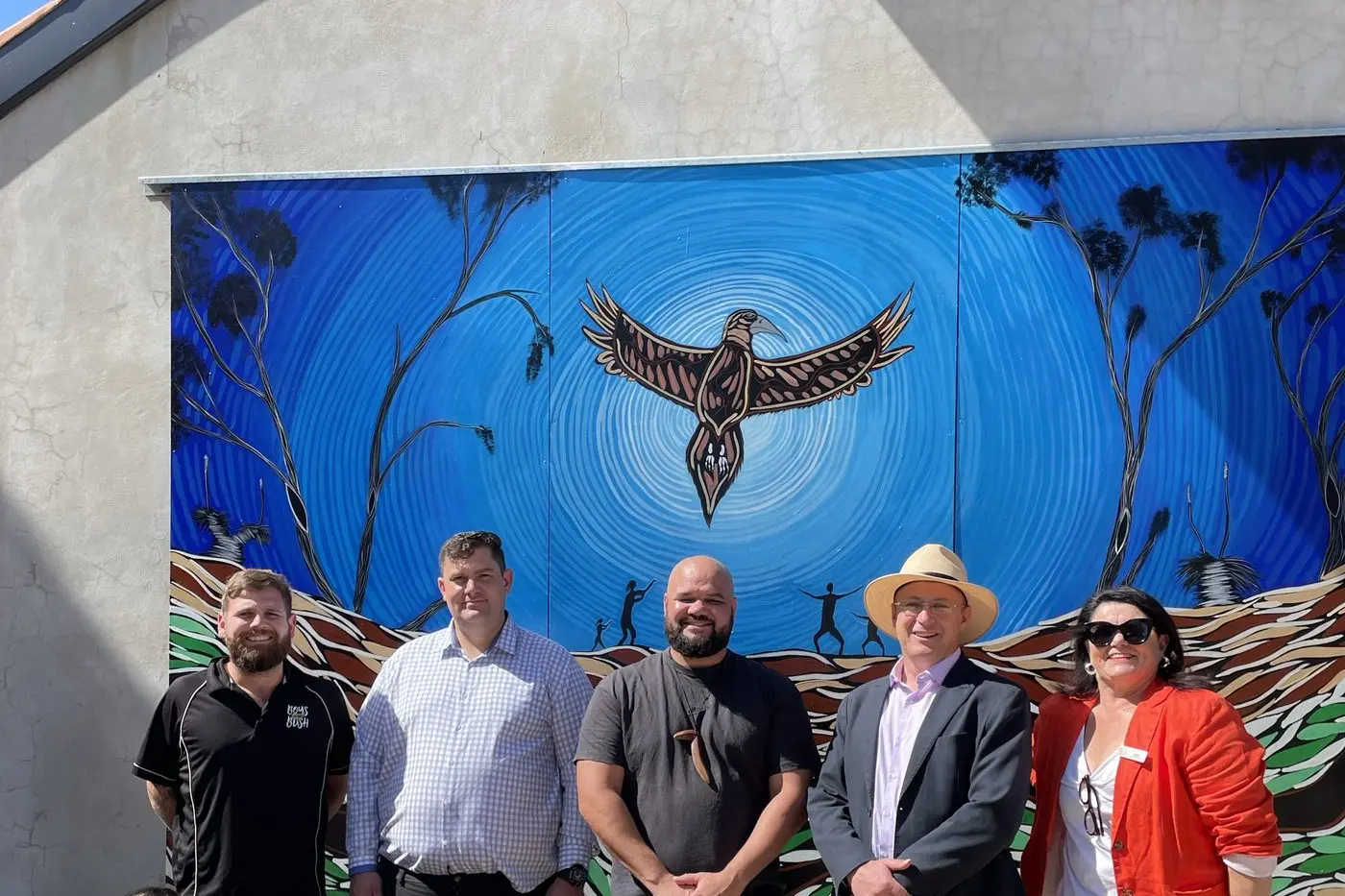 Artist Hayden Wood, centre, with Boys to the Bush representative Brad Prince, deputy mayor Phillip Toynton, Mayor Josh Black, Councillor Jen Cowley OAM, and local students during the unveiling of the work. Photo: Dubbo Regional Council.