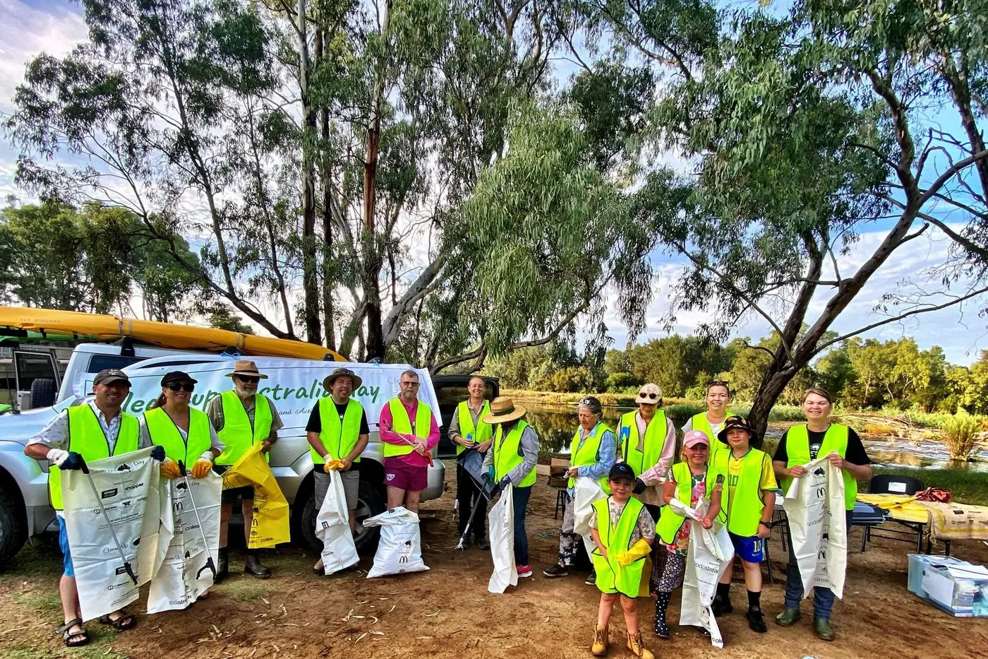 Volunteers from \\u2018Wellington Community Progress and Action Group \\u2018and \\u2018Western Paddlers NSW\\u2019 and volunteers from the local community unite for Clean Up Australia Day. Photo: Supplied