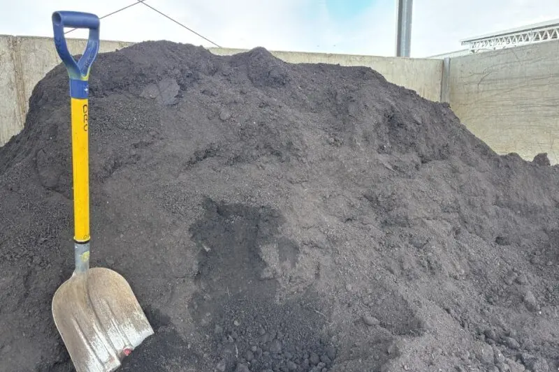 Keen gardeners, come and get it! Dubbo Council is currently giving away beautiful compost to residents and ratepayers. Photo: Supplied.