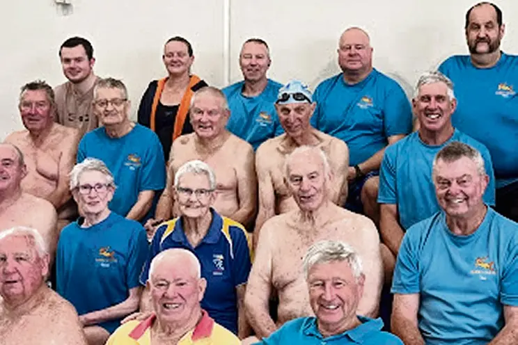<p>Dubbo Ducks with the visiting Harbord Diggers at Dubbo RSL indoor pool. Photos: Dubbo Ducks</p>\\n