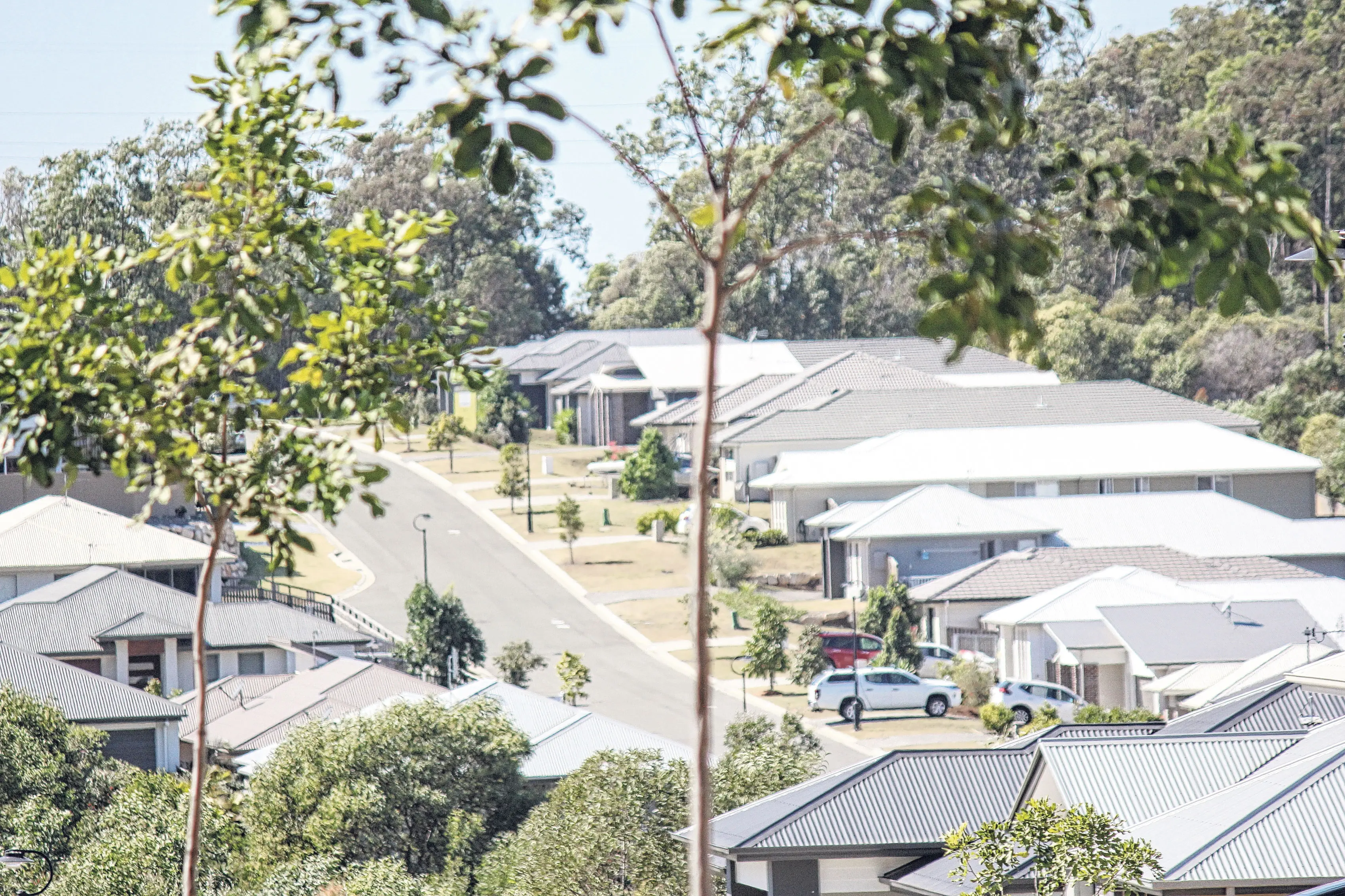 <p>Property strategist David Kaity says many sellers are lured by low listings, strong demand and the hype around spring, but overlook the fundamentals that secure top prices year-round.</p>\\n