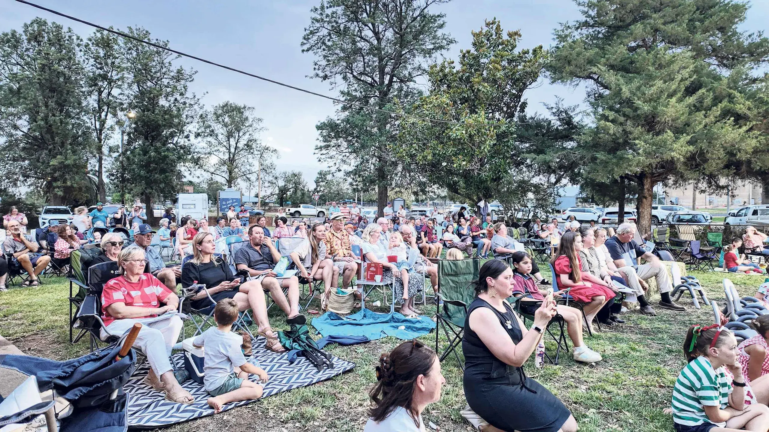 Community enjoys Christmas carols