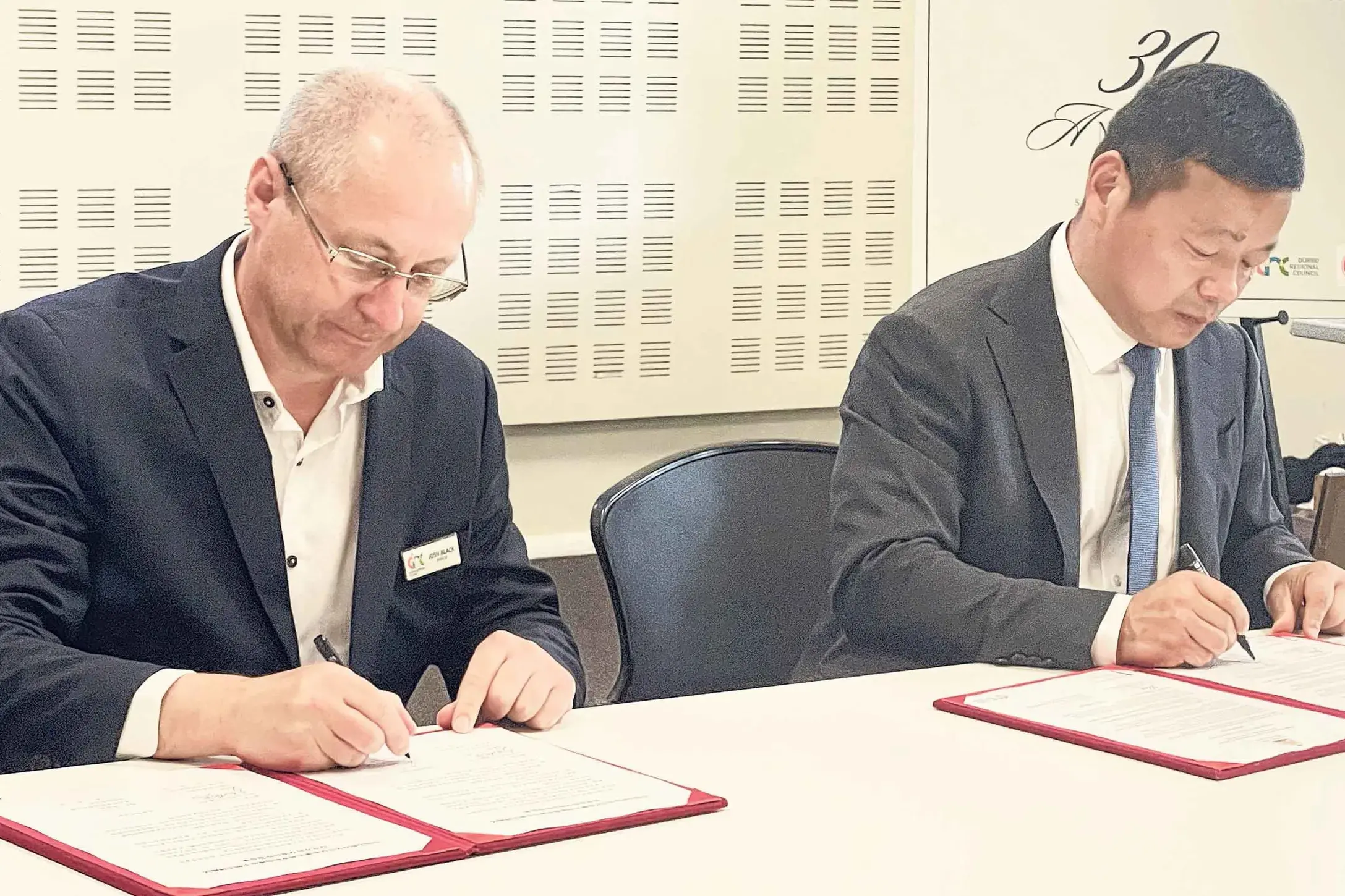 <p>Dubbo Mayor Cr Josh Black, and Wujiang District People\\u2019s Government Deputy Mayor Binggao Zhang, renew the Sister City relationship agreement. Photo: Supplied</p>\\n