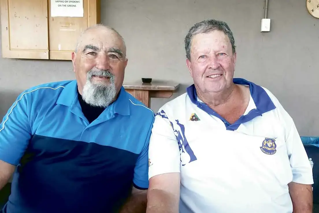 <p>Thursday night winners Vitt Mascaro and Col Cottee.</p>\\n