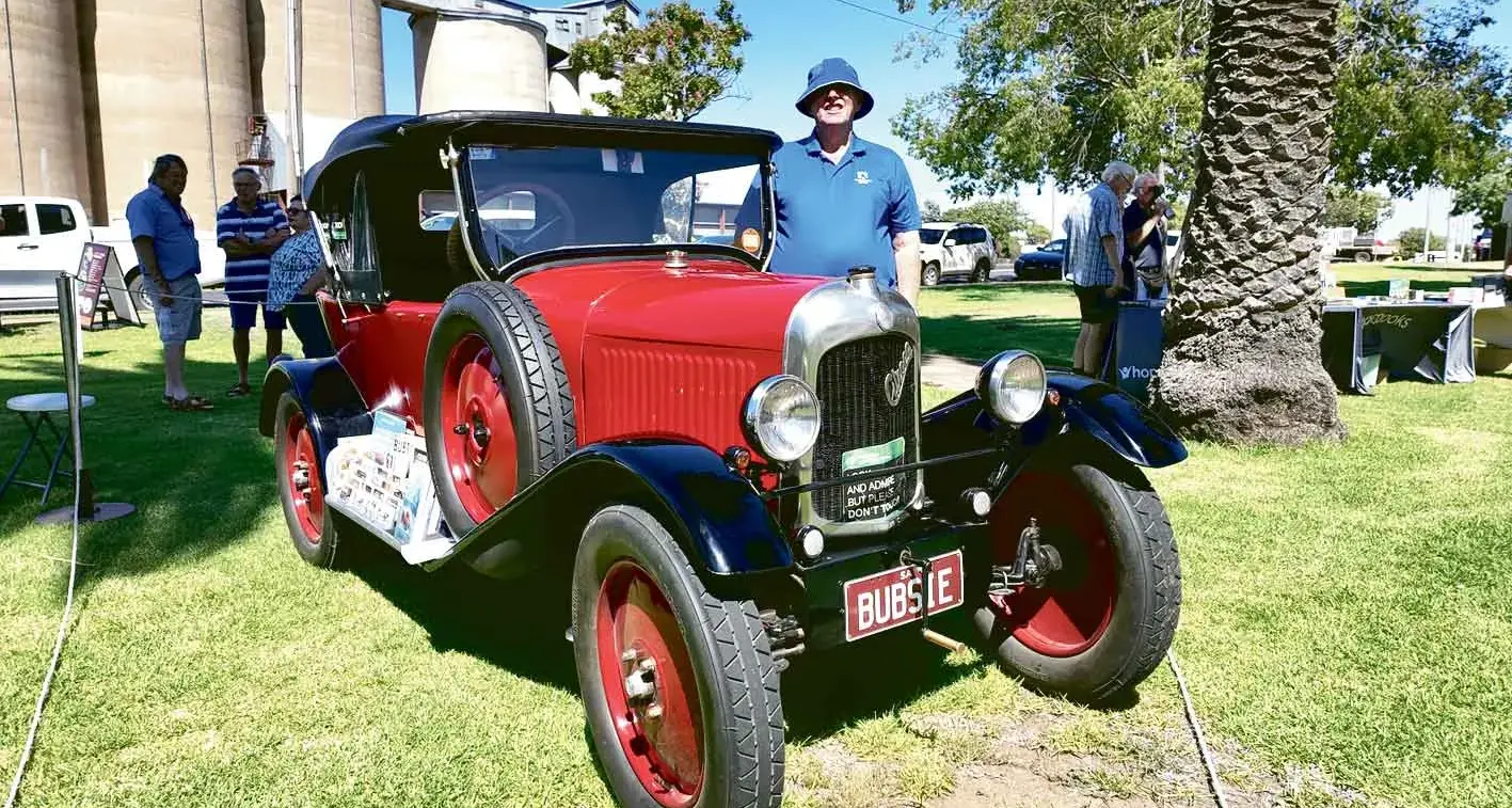 \"Bubsie\" visits Narromine on centenary re-enactment tour
