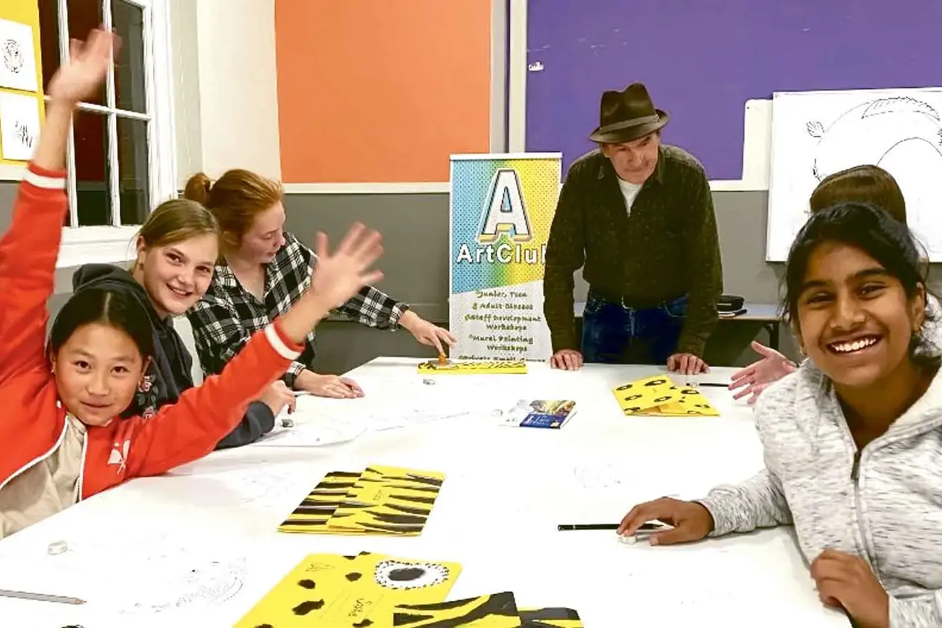 <p>Artist Jack Randell (standing centre) takes a class at ArtClub. Photos: ArtClubDub.</p>\\n
