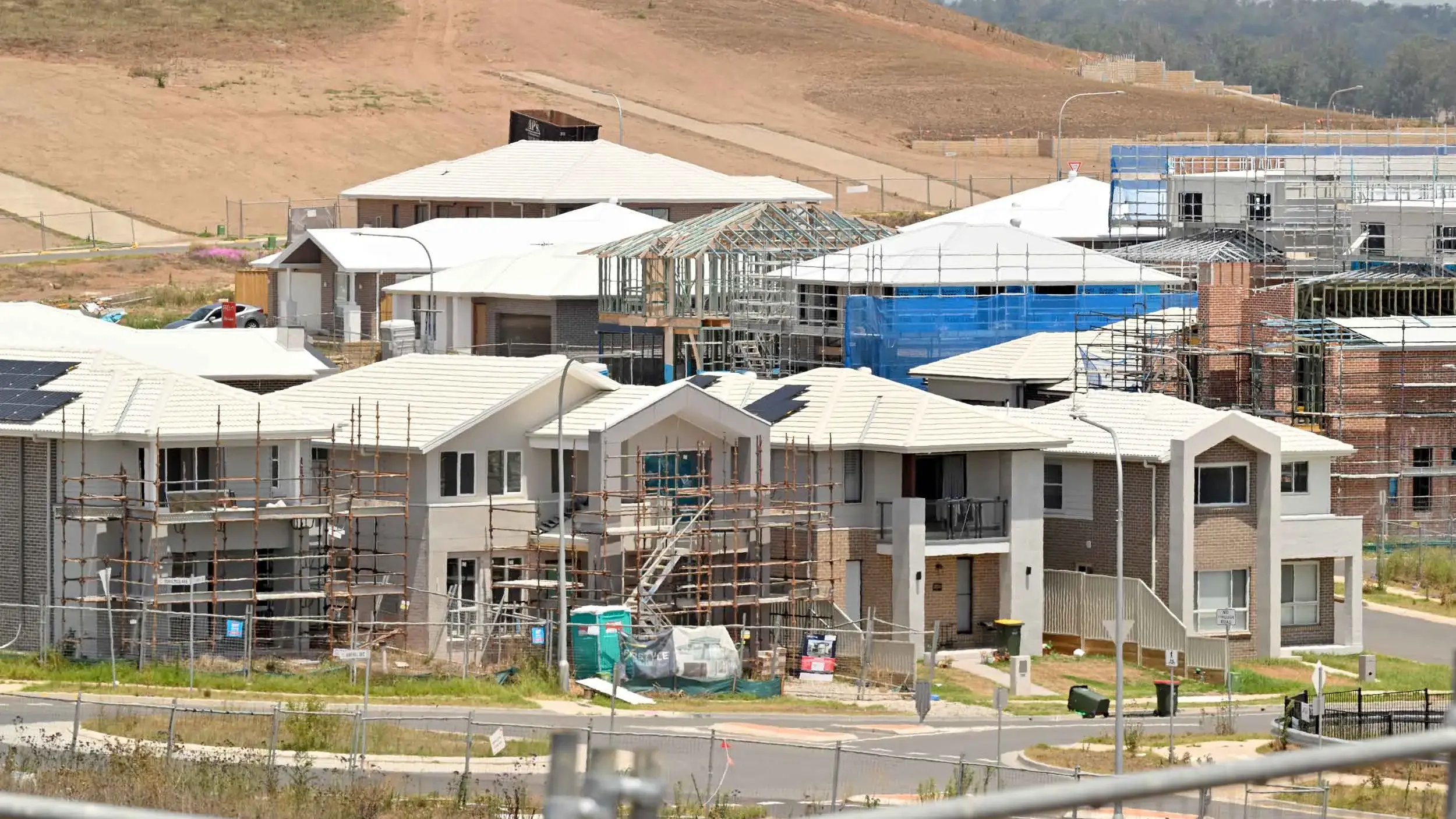 Supply shortage underpins shaky growth in home values