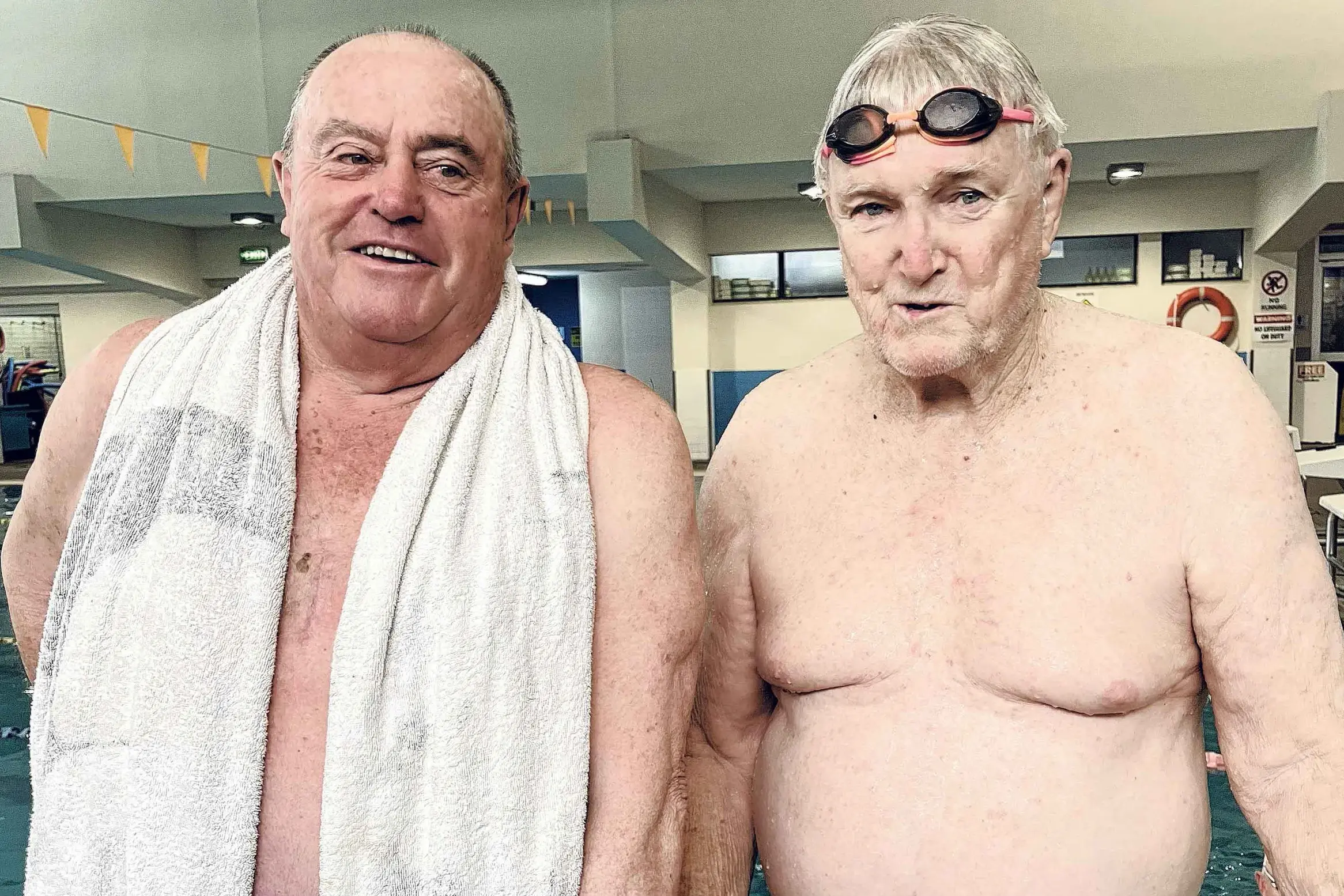 <p>Doing it for Dick\\u2026 Dick Smith Transport Trophy winner, Mal Cavanagh with 25-metre winner, Glenn Smith at the most recent Dubbo Ducks event. Photo: Supplied</p>\\n