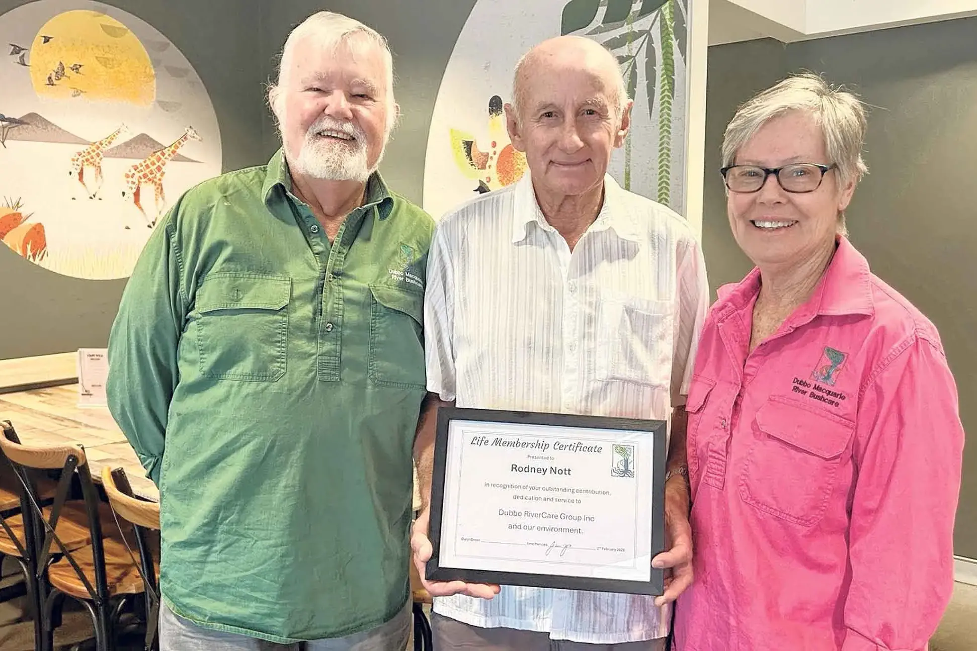 <p>Rod Nott, centre, pictured with Dubbo RiverCare Group members Phil and Annette Priest. Photo: Dubbo RiverCare Group Inc</p>\\n