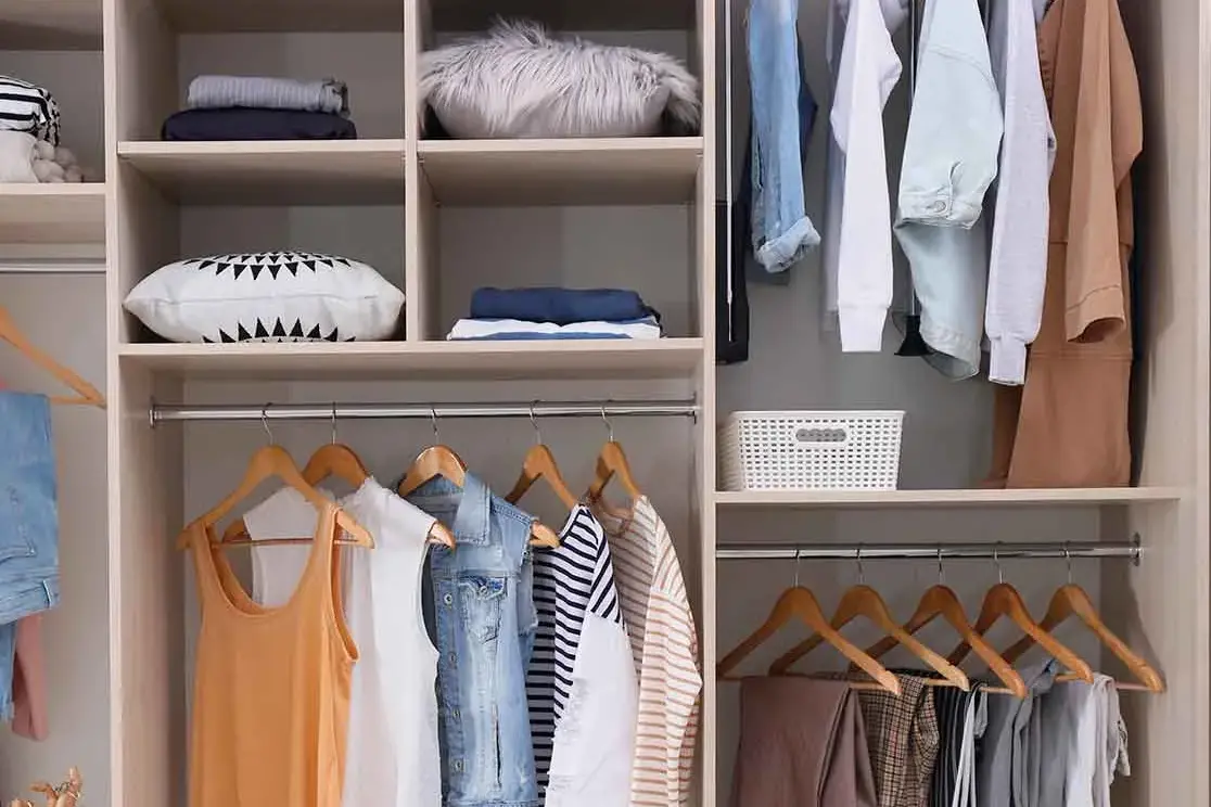 <p>Wardrobe clutter can be tackled with a few practical steps making it simpler to find what you\\'re looking for each time!</p>\\n