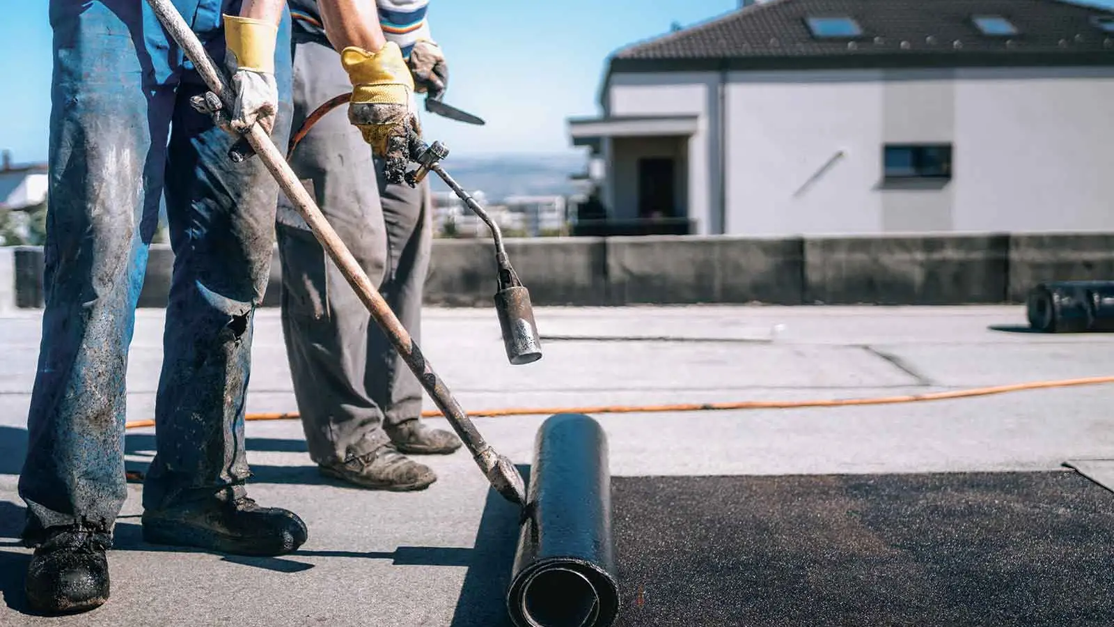 Damaged flat roof covering: your replacement options