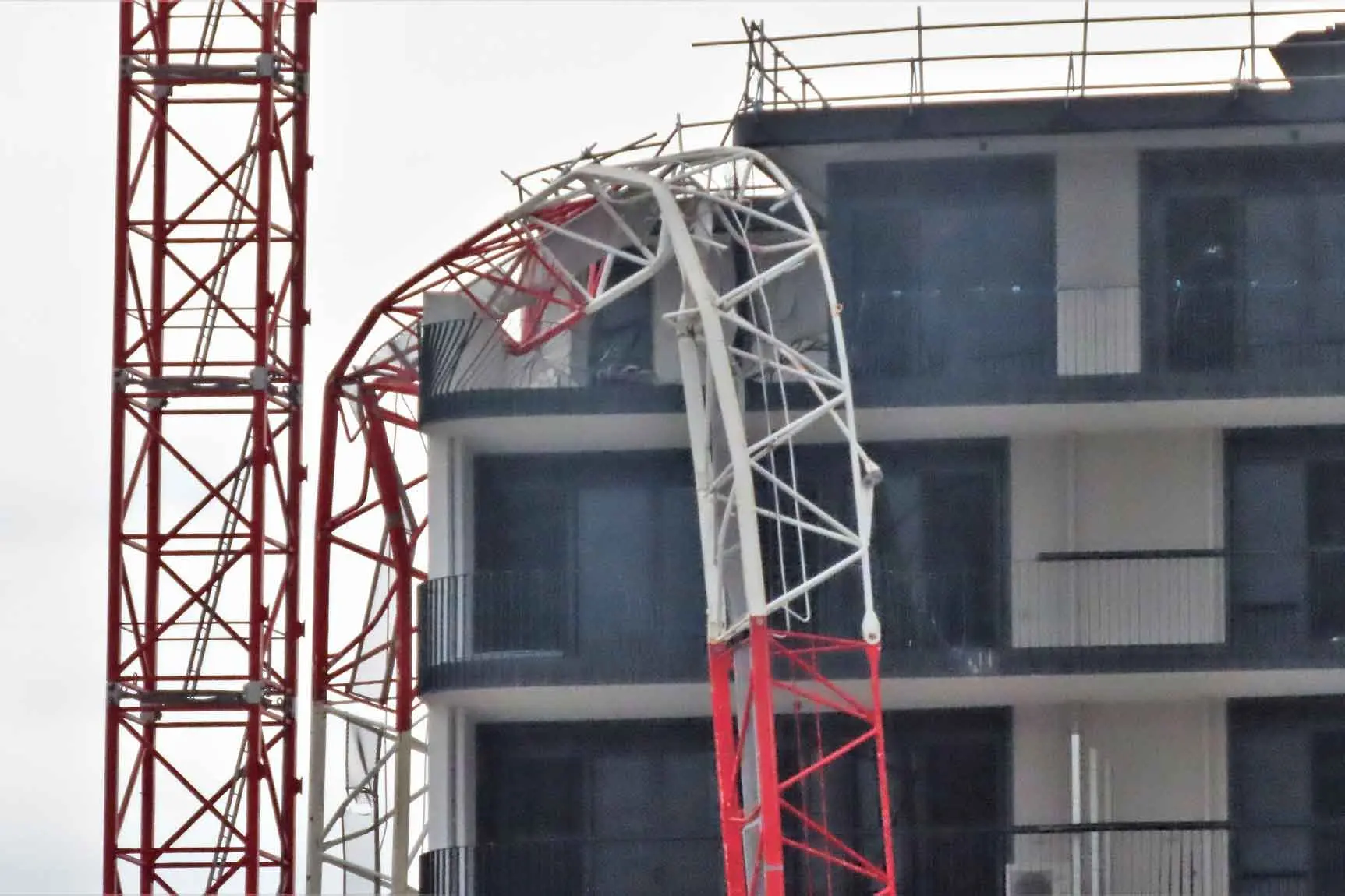 No injuries as construction site crane partially collapses in severe Dubbo storm
