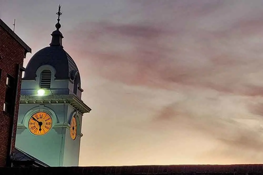 <p>The end of daylight saving could short-change some workers as clocks are adjusted on Easter Sunday. Photo: Dubbo Photo News/file</p>\\n