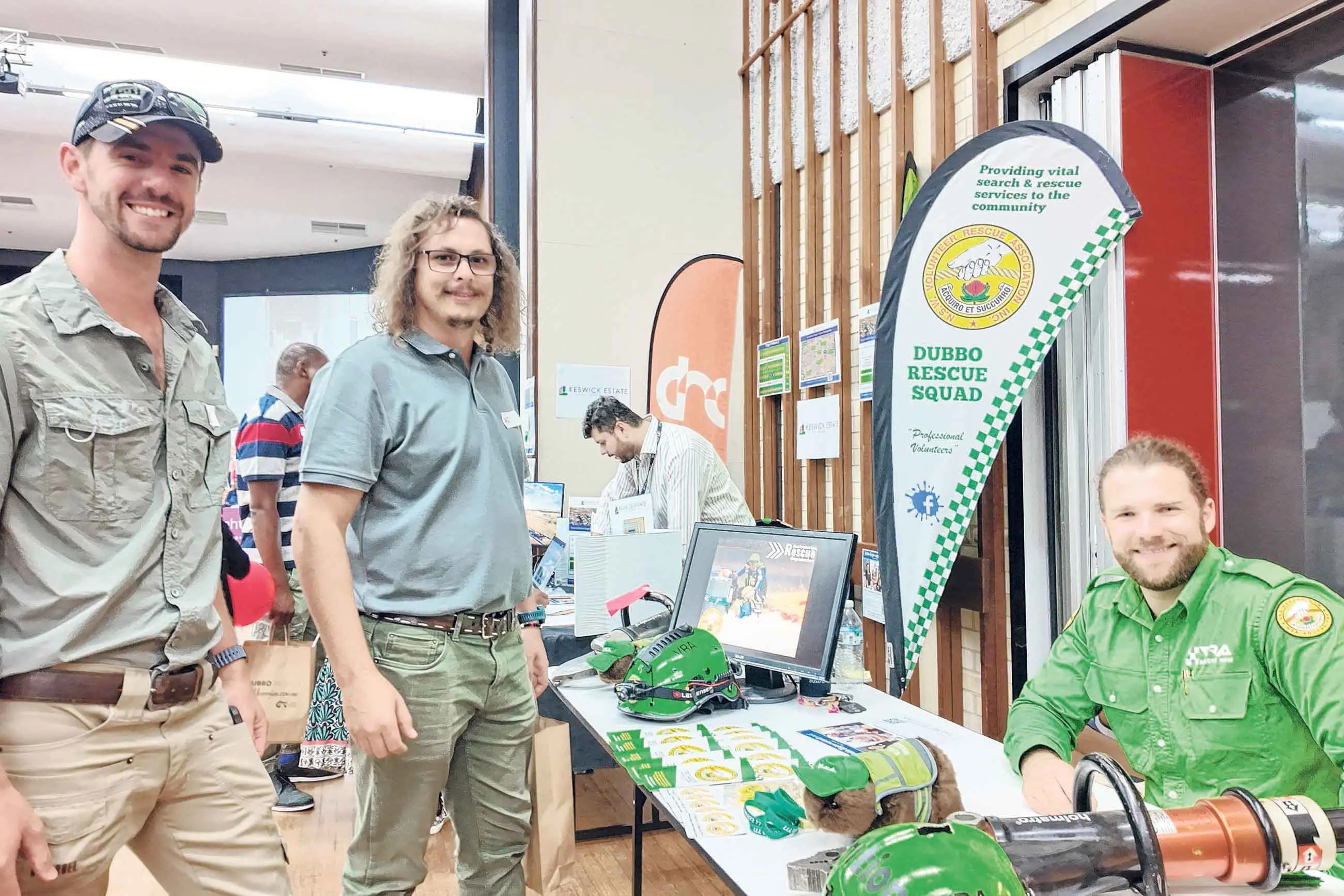 <p>New residents Phillip and AJ have swapped South Africa for Dubbo, and were chatting with Lachlan from the VRA. Photo: Dubbo Photo News. </p>\\n