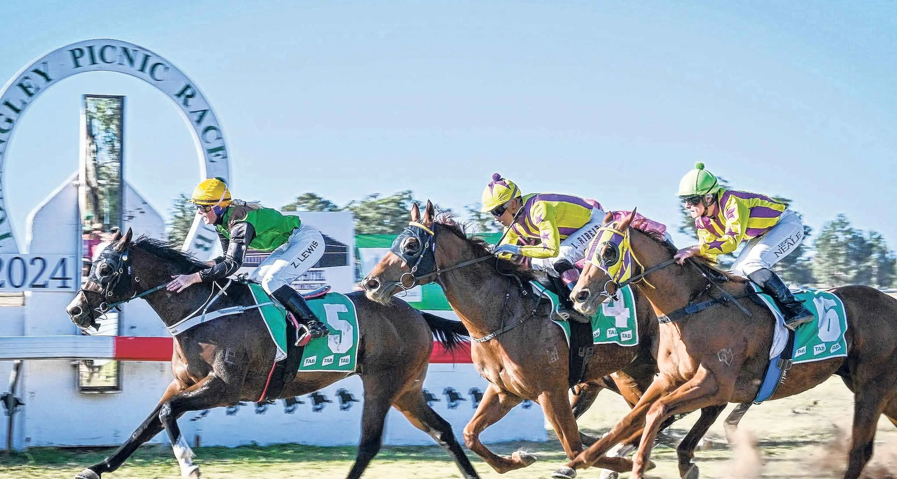 Punters, fashion, and country fun – head-out to Tomingley Picnic Races