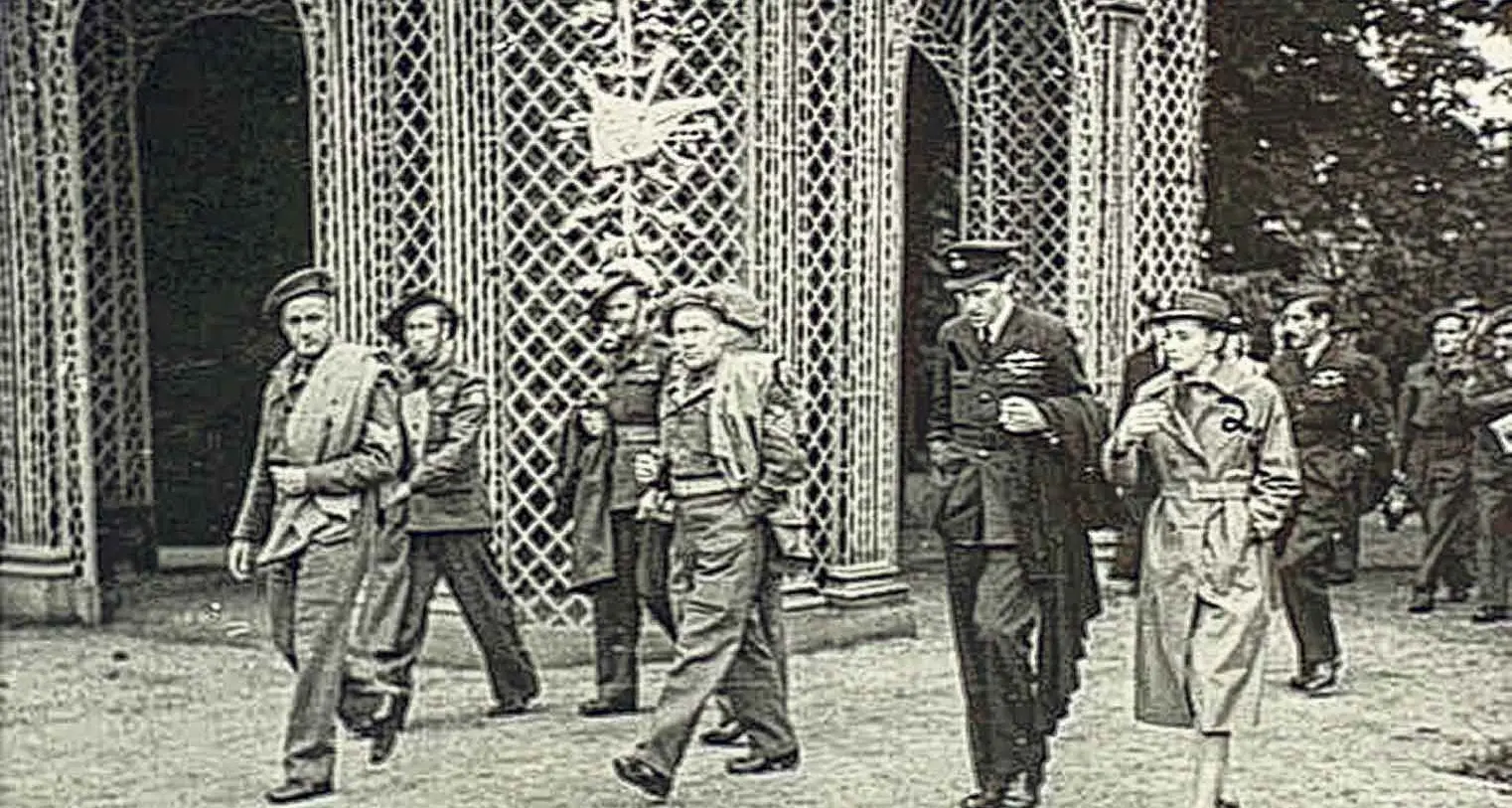 Dubbo girl Joan’s 80-year-old account of World War II London Victory Parade