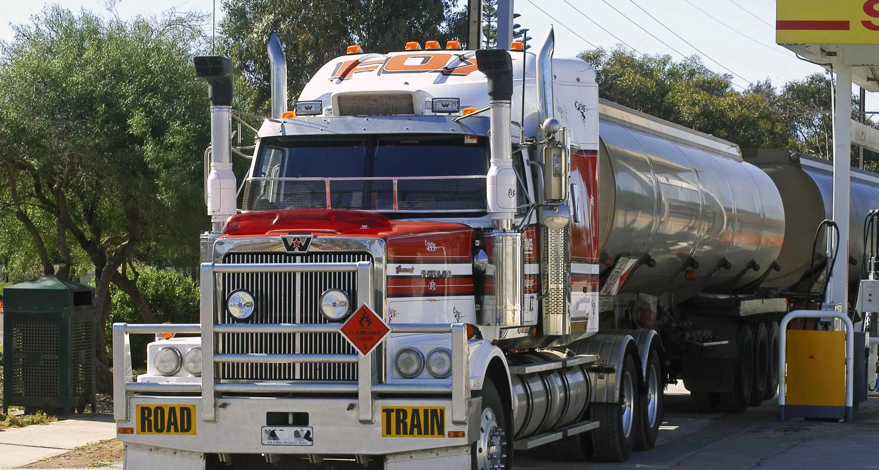 Help needed to track fuel shortages in Parkes electorate: Chaffey