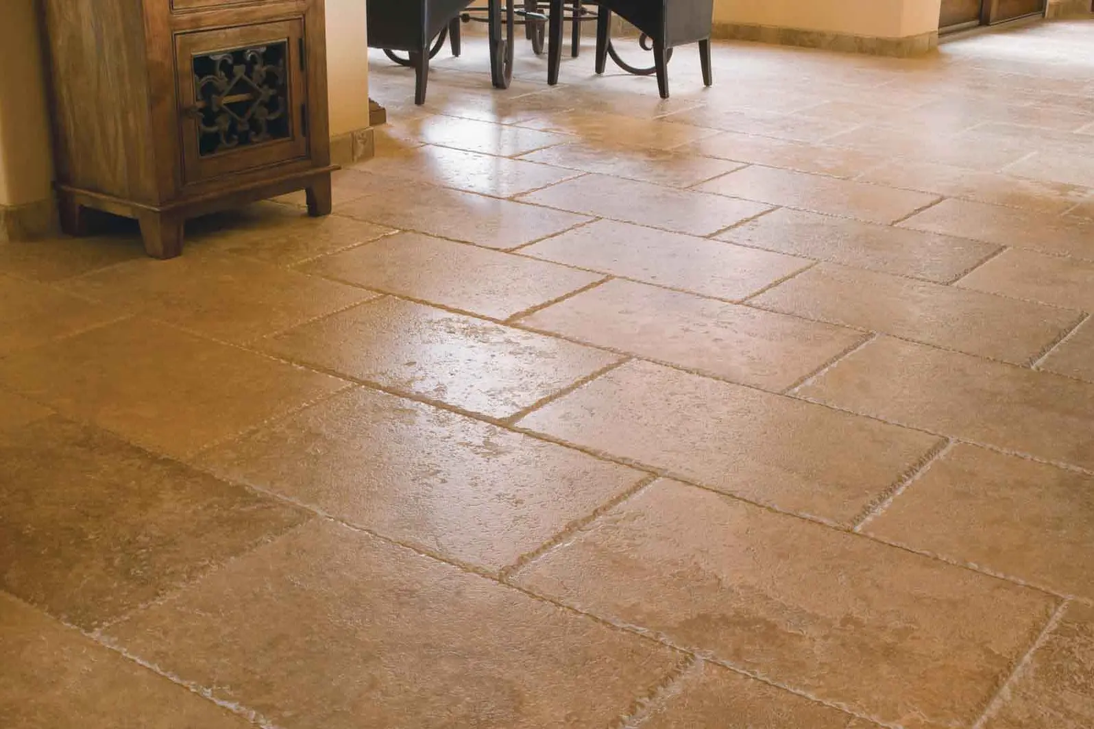 <p>Installing ceramic tiles in the kitchen yourself can save on cost and bring lots of satisfaction.</p>\\n