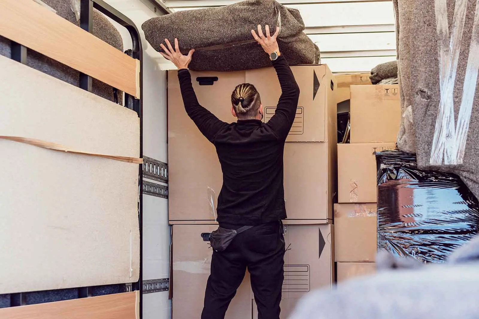 <p>Packing a moving truck the right way can significantly improve safety and efficiency.</p>\\n