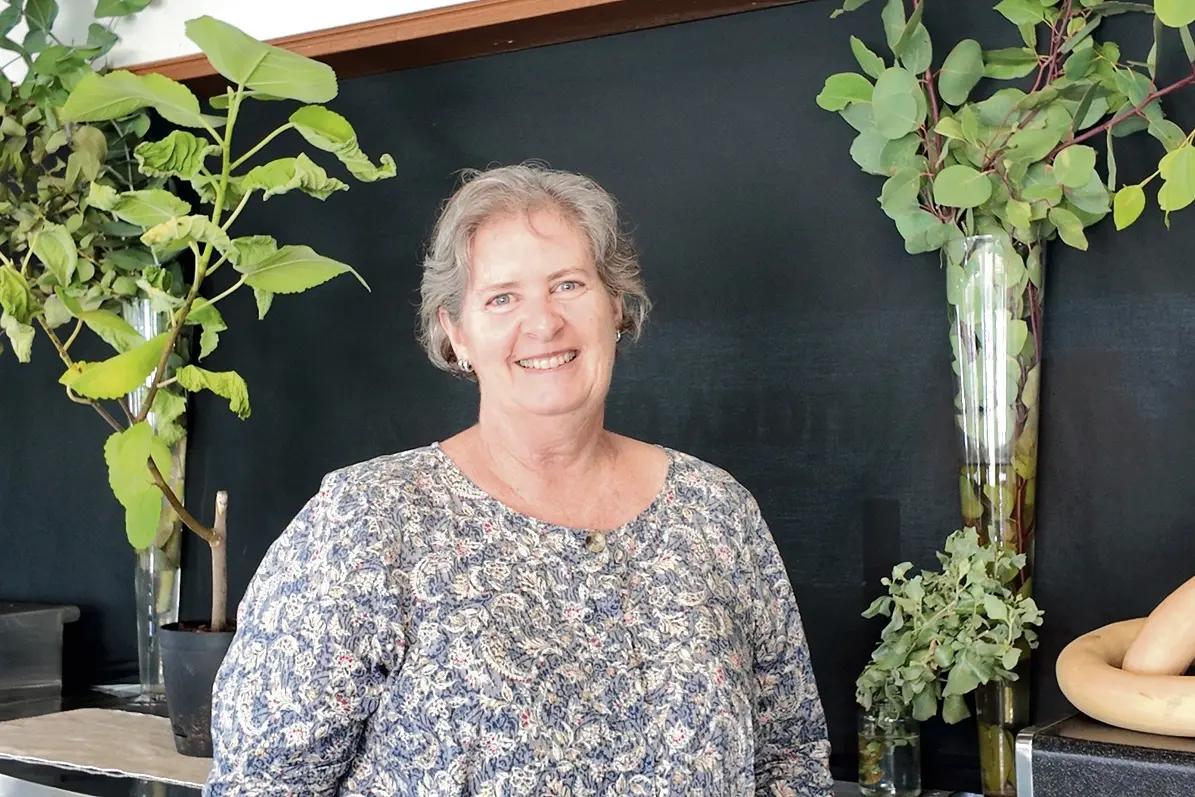 Dementia doula helps patients and families tackle the “long goodbye”