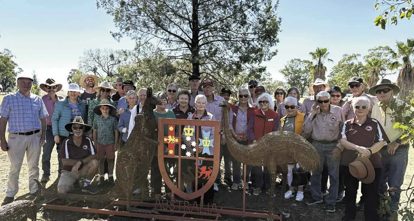 Car club members drive to Narromine to view barbed wire art