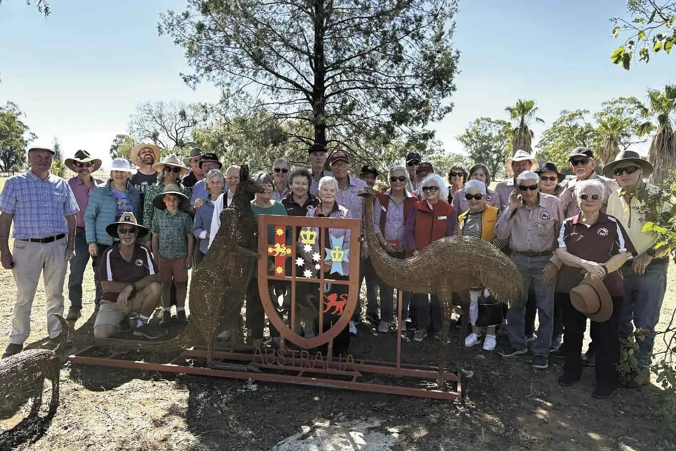 <p>Worth the drive: Dubbo Antique Automobile Club members drove out to see Macca\\'s barbed wire art in Narromine. Photo: Greg McIntyre</p>\\n