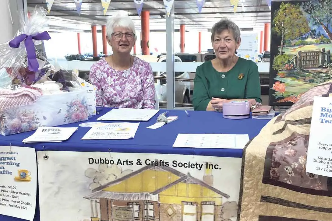 <p>Yvonne McLeod and Jane Dowling from Dubbo Art and Crafts Society. Photo: Dubbo Photo News</p>\\n