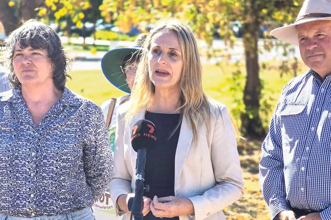 <p>Sue Higginson MLC (centre) joined community groups and residents at Dubbo Base Hospital on April 30. Photo: Supplied</p>\\n