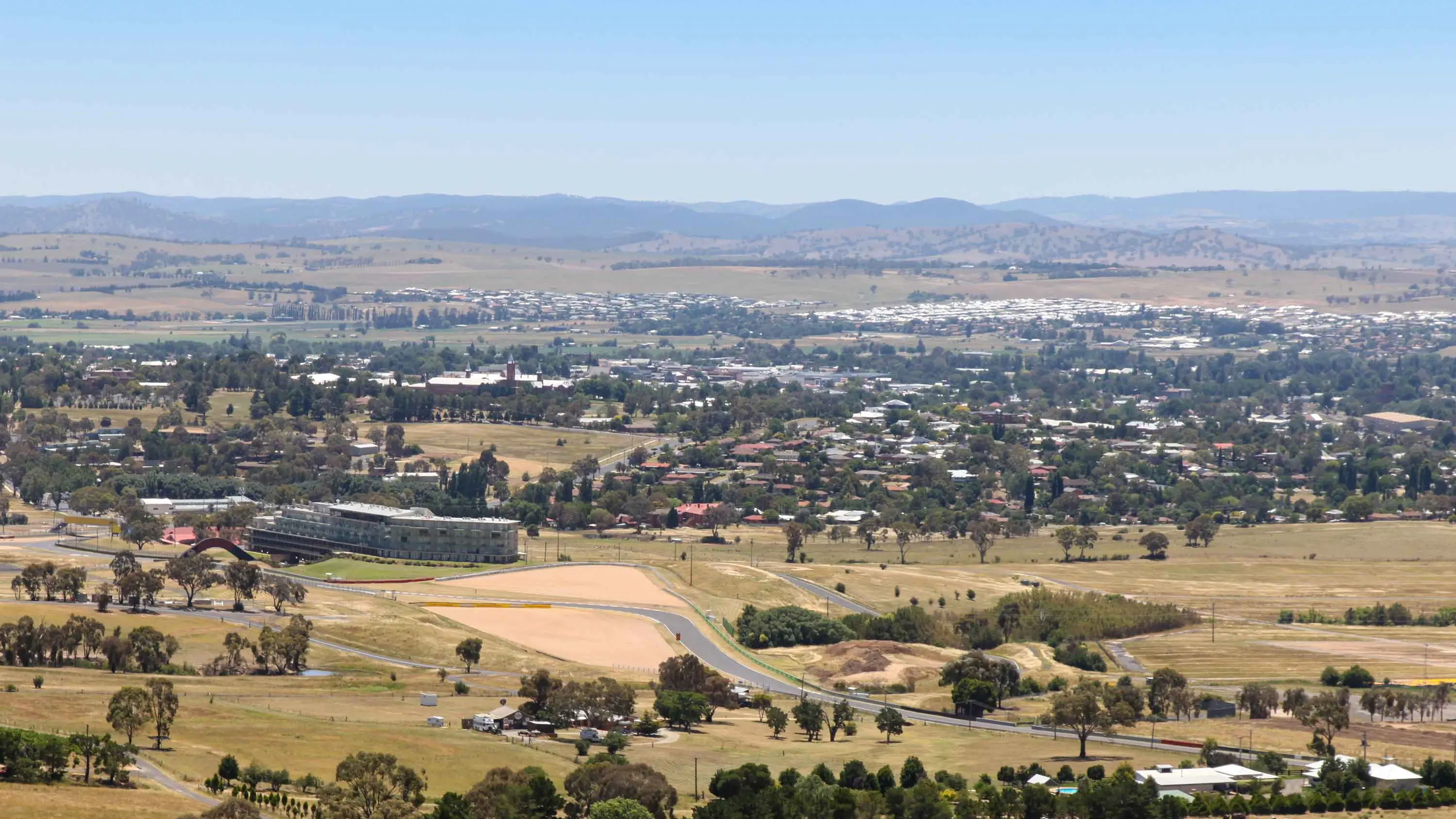 Australians move to regions seeking affordable housing