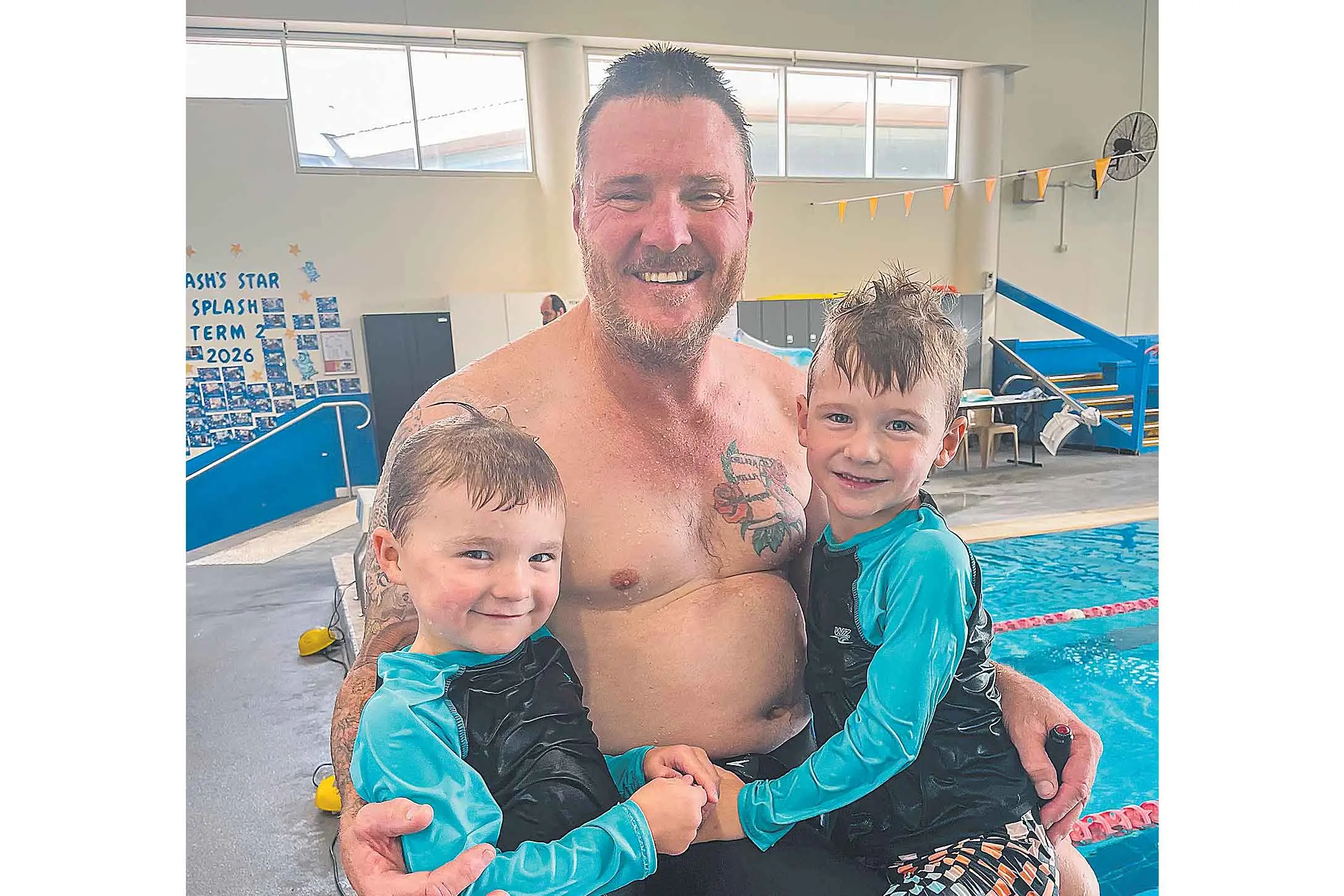 <p>Young swimmers with dad, Craig Ross and his two \\u201Cducklings\\u201D at the last Dubbo Ducks meet. Photo: Supplied</p>\\n