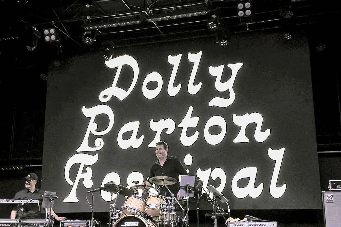 <p>Now in it\\'s fifth year, the Narromine Dolly Parton Festival is on again this October. Are you coming? Photos: Dubbo Photo News</p>\\n