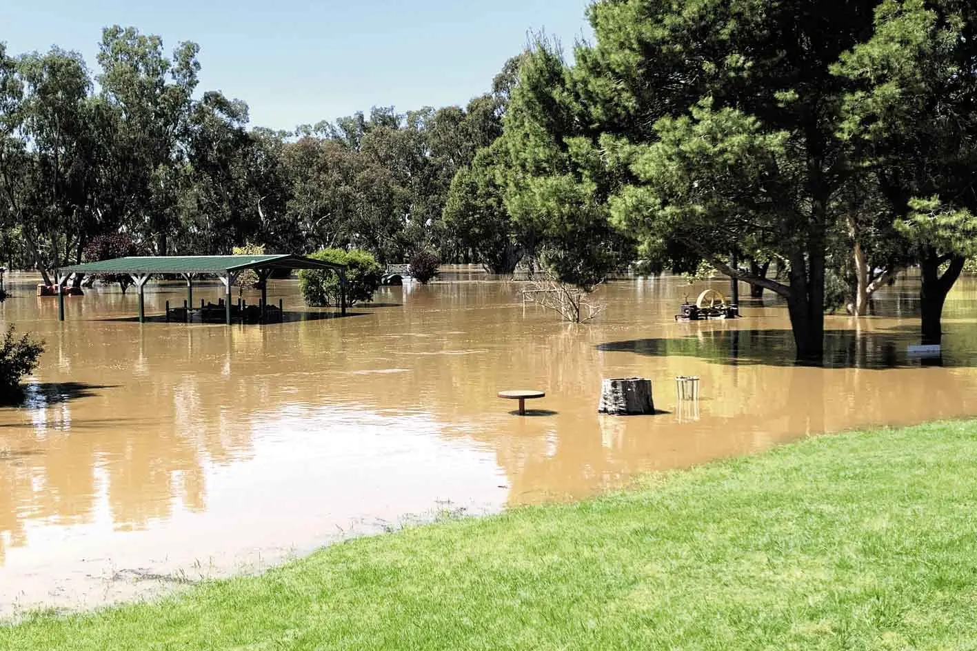 <p>Narromine\\'s Rotary Park in October 2022, when the adjacent Macquarie-Wambuul River broke its banks after extended bad weather. Photo: Dubbo Photo News</p>\\n