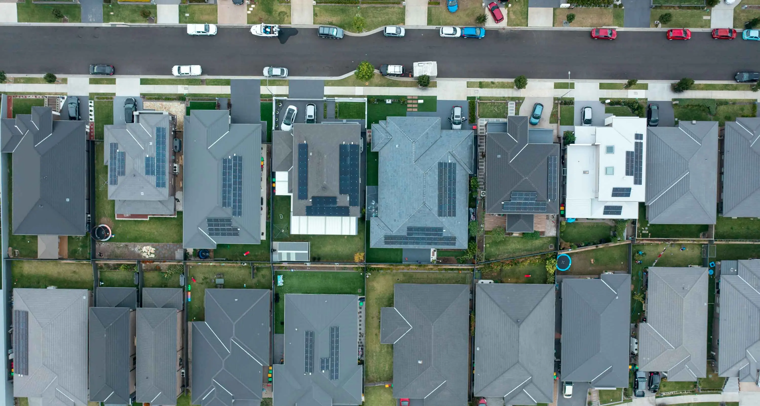 Home sellers still reap huge profits but cracks appear