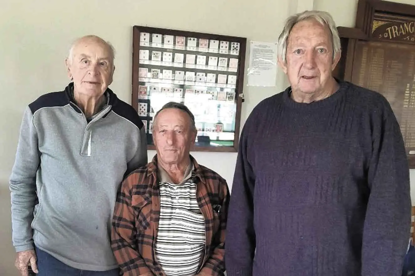 <p>Winners are grinners: Cliffey Harris, Danny Carnevales and Kerry Martin at Trangie. Photo: K Bennett</p>\\n