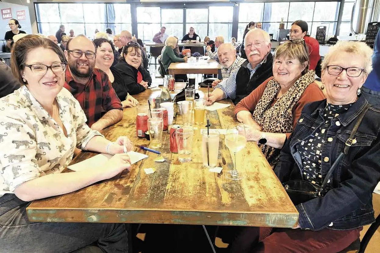<p>Robyn, Chris, Erin and Nicole, Right, Debbie, Pam, Neil and Jim at the Rotary Triva tournament on August 2. Photo: Dubbo Photo News/Ken Smith</p>\\n