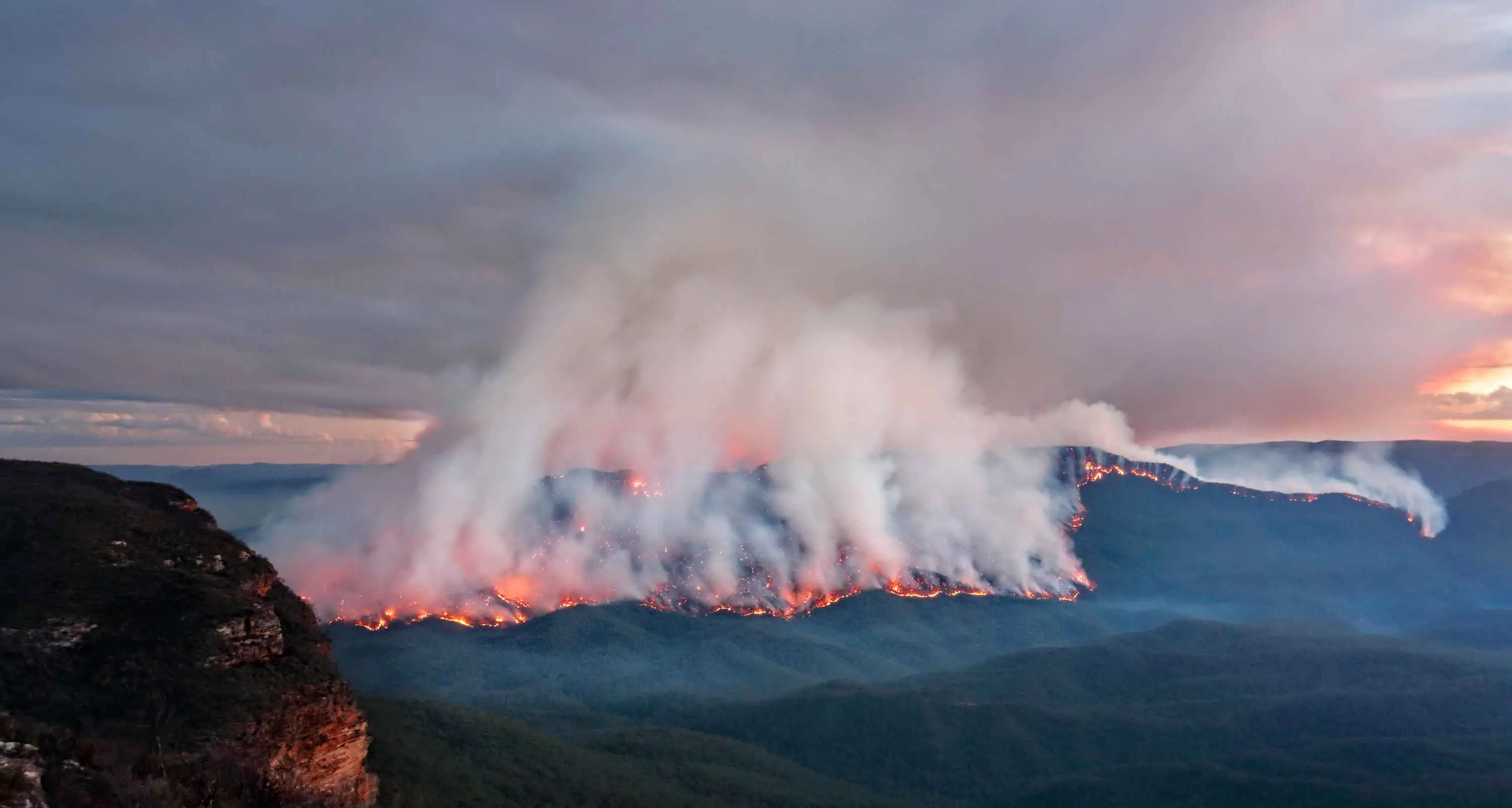 'Don't wait': hot, dry conditions raise bushfire risk