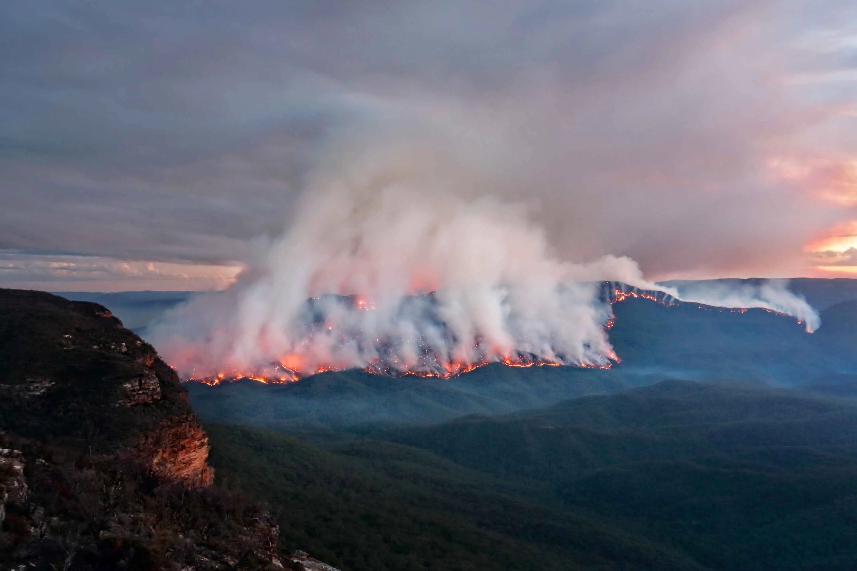 'Don't wait': hot, dry conditions raise bushfire risk