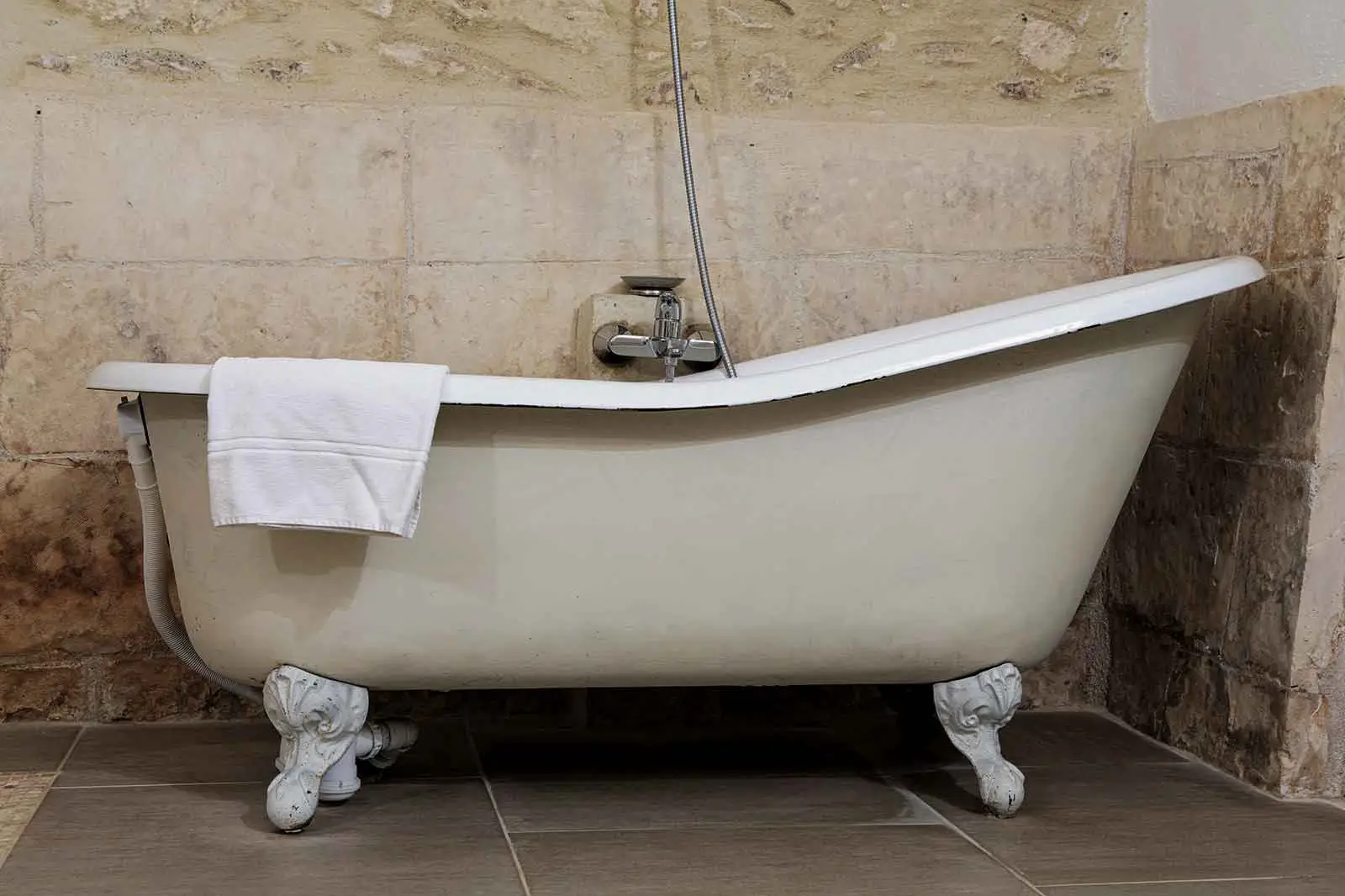 <p>Gentle cleaning and prompt repairs can help an enamelled cast-iron bath retain its appearance and durability for years.</p>\\n