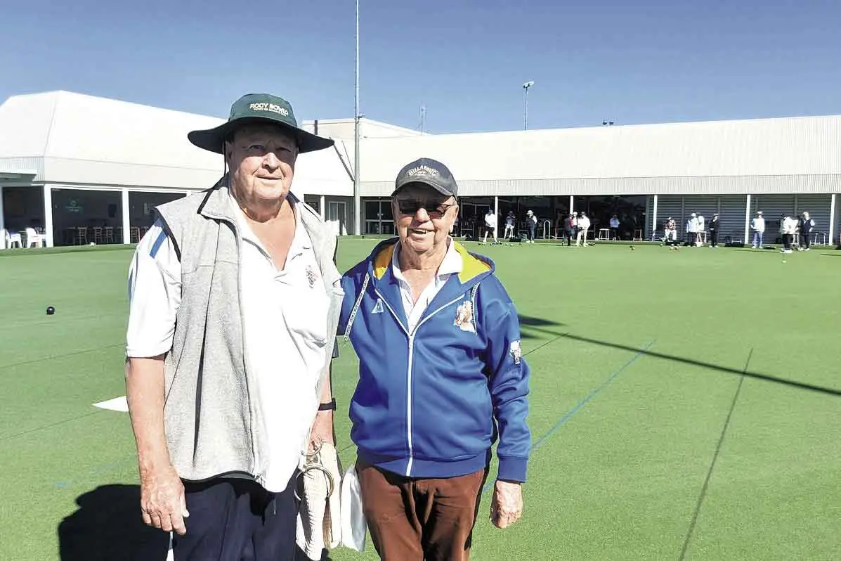 <p>Col Cottee and Mike Twohill enjoying combo bowls last weekend. Photos: Crackerjack</p>\\n