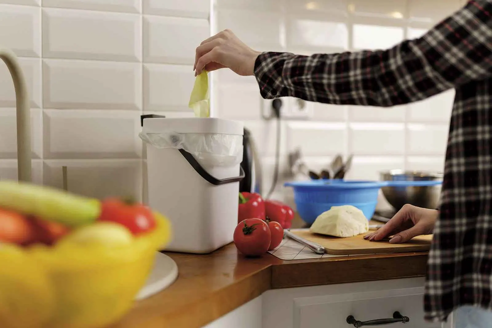 <p>A well-placed, regularly emptied kitchen caddy makes it easier to divert food scraps from landfill.</p>\\n
