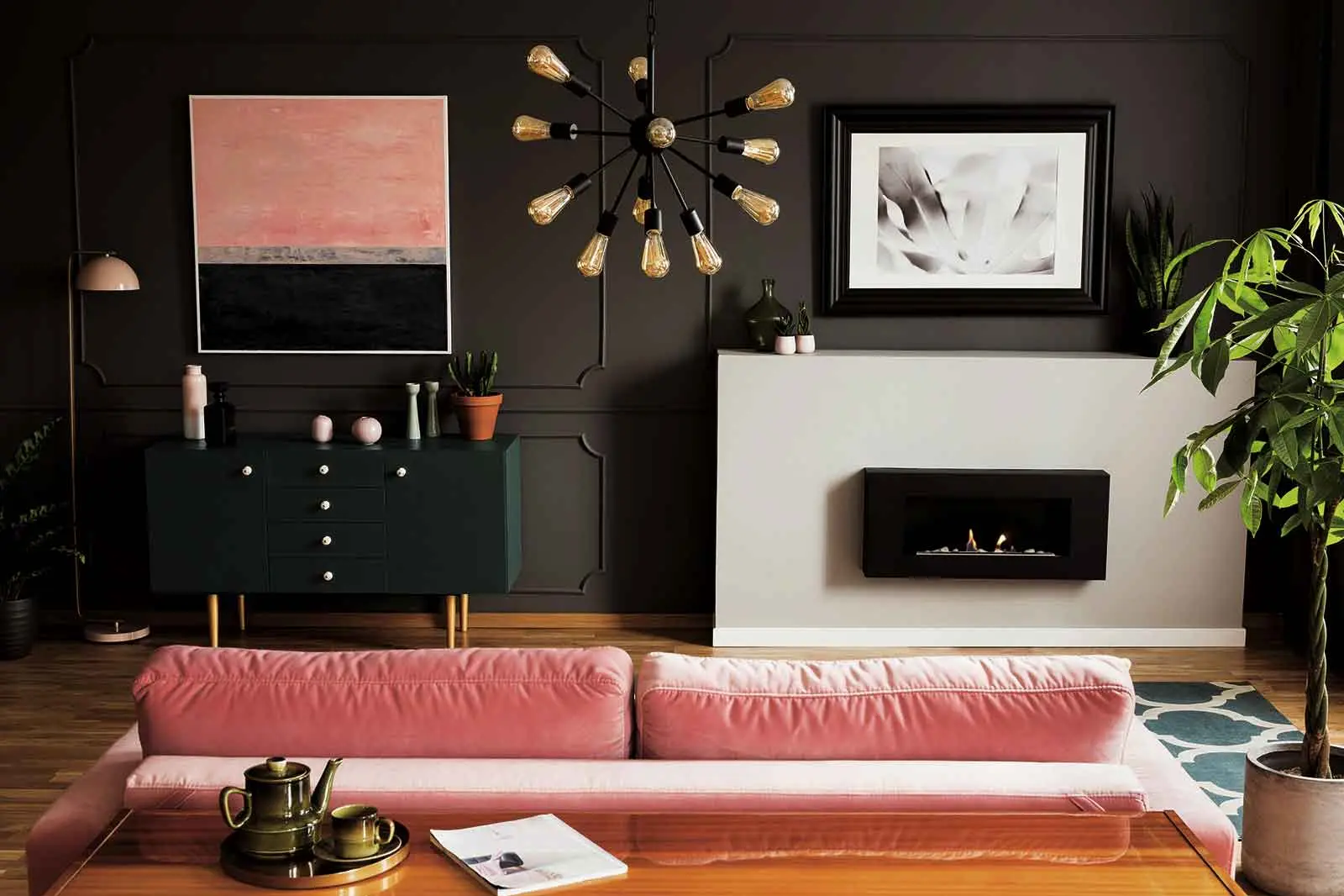 <p>Eclectic d\\u00E9cor combines colours, textures, eras and personal treasures, with a few common elements helping keep the overall look cohesive.</p>\\n