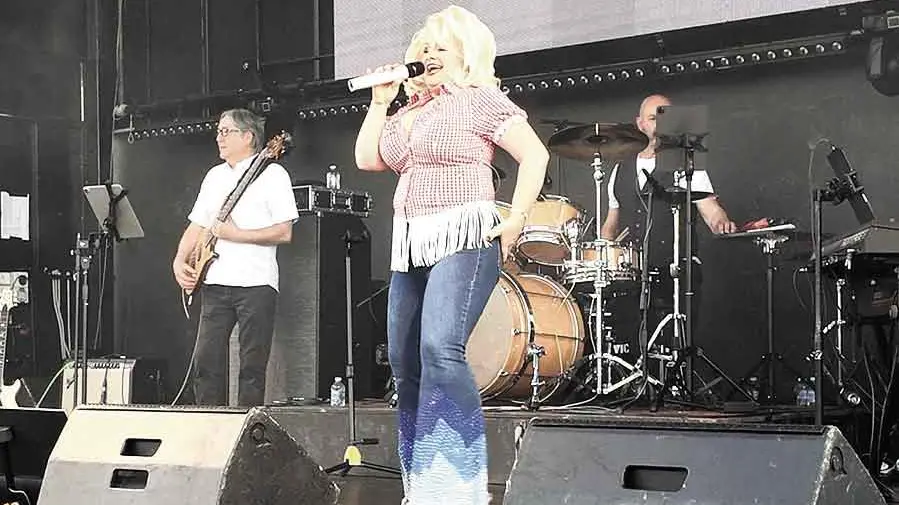 Butterflies, boots and boogie at Narromine Dolly Parton Festival